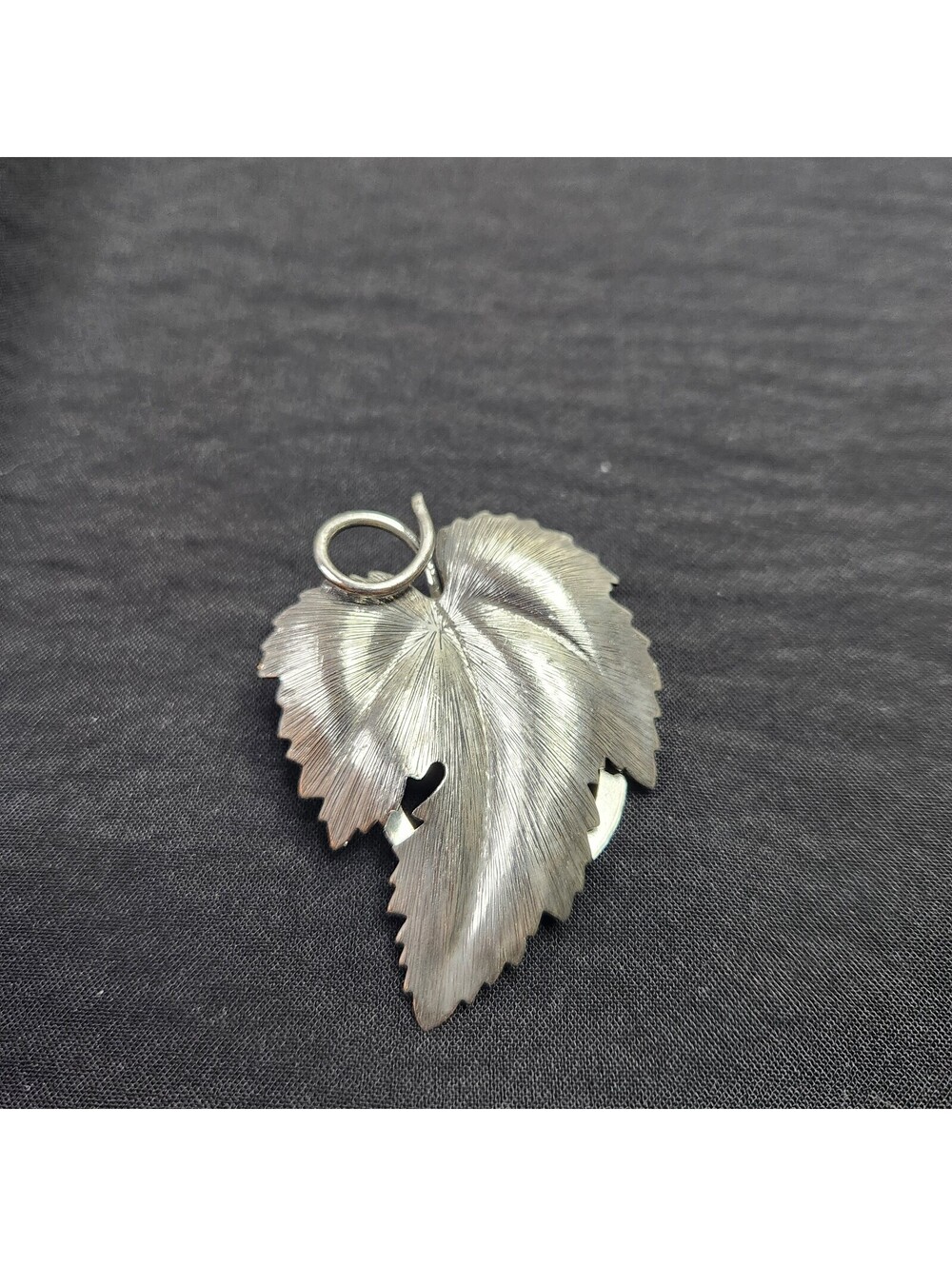 Silver tone leaf brooch / scarf clip